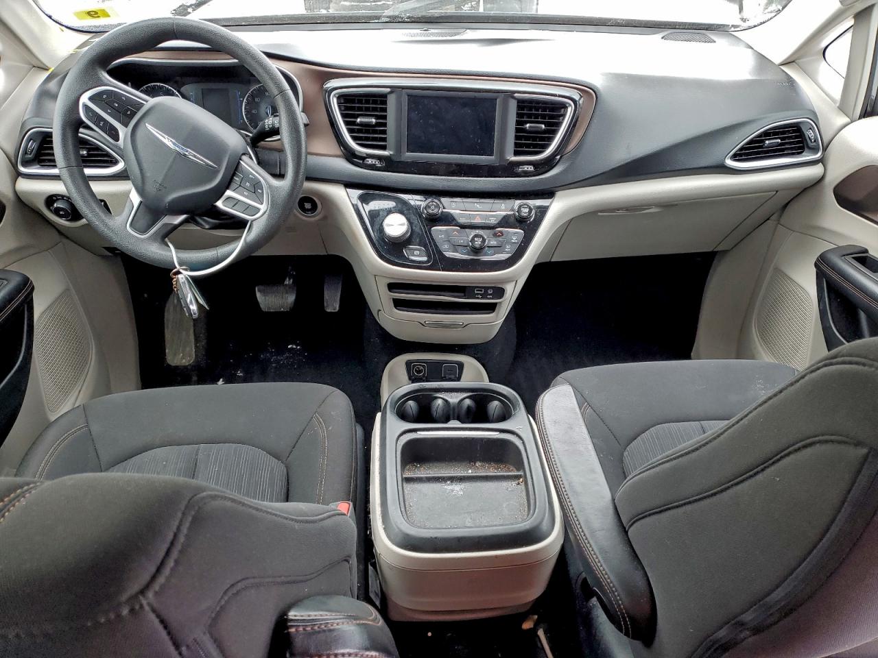 Chrysler Pacifica Touring Plus Image 3