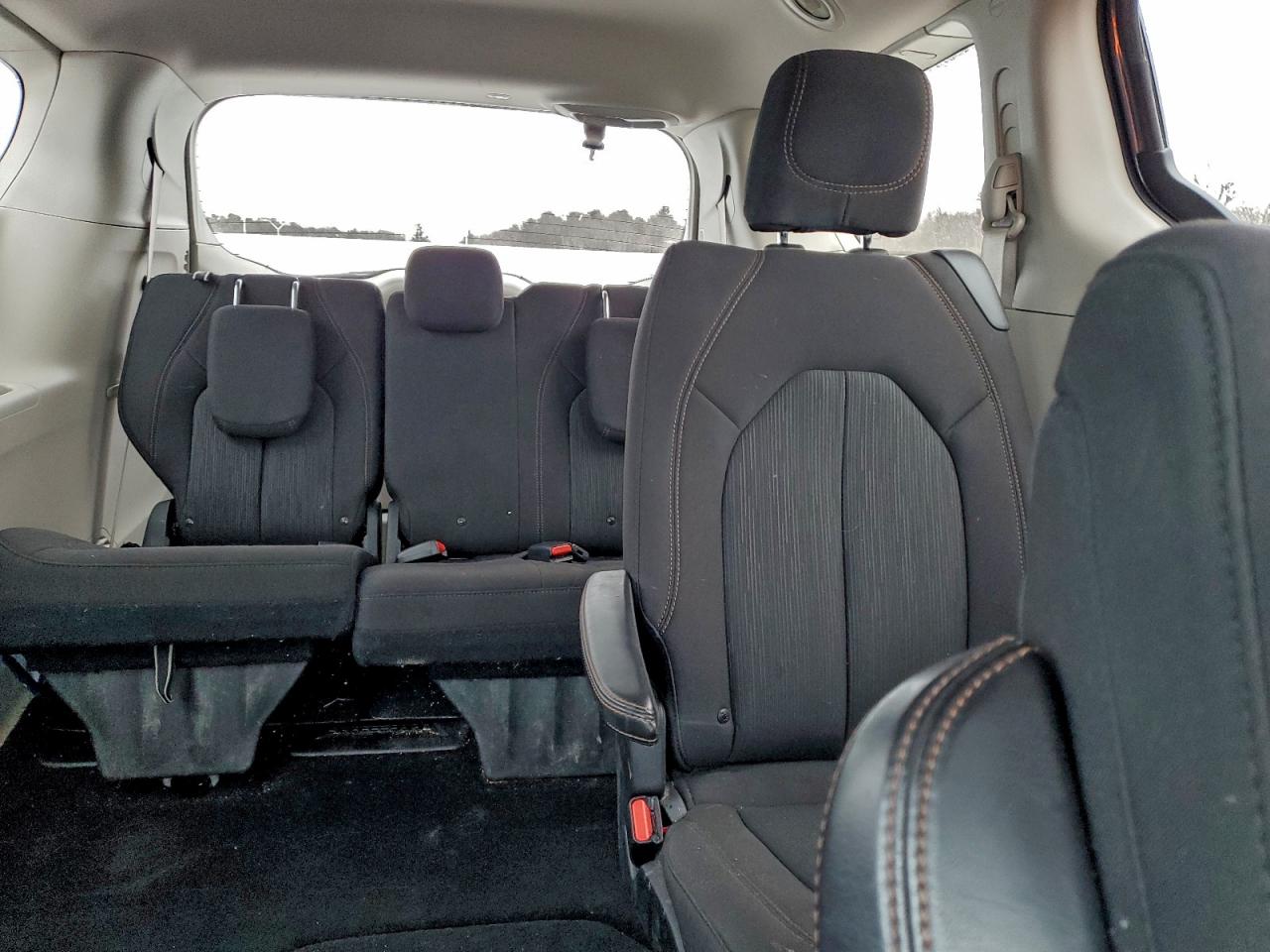 Chrysler Pacifica Touring Plus Image 7