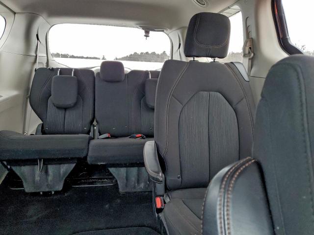 Chrysler Pacifica Touring Plus Image 7