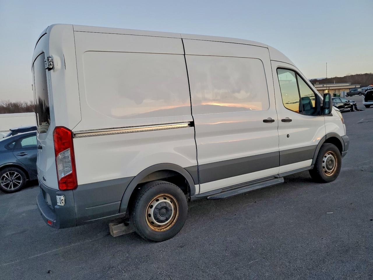Ford Transit T-250 Image 3