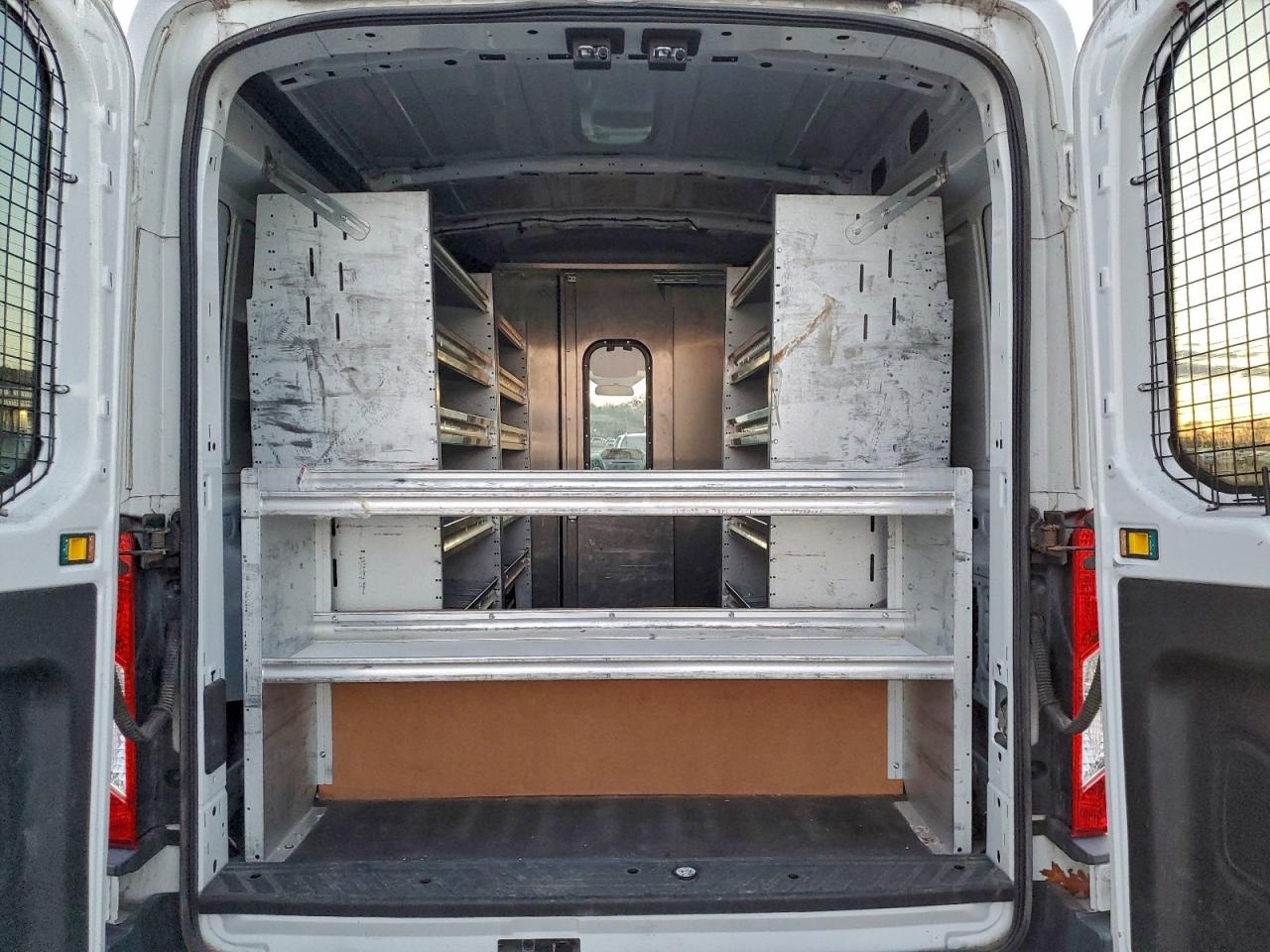 Ford Transit T-250 Image 5