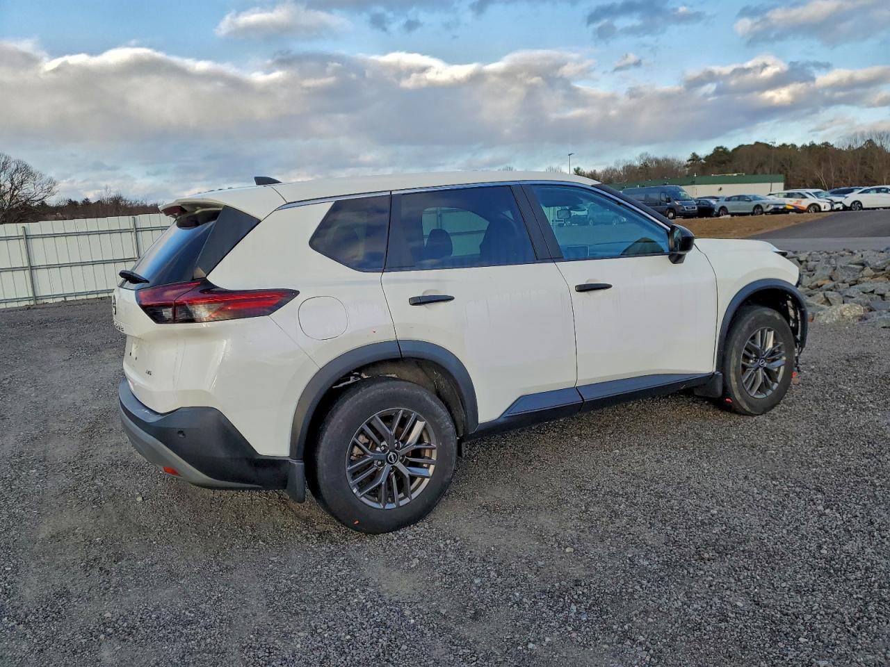 Nissan Rogue S Image 2