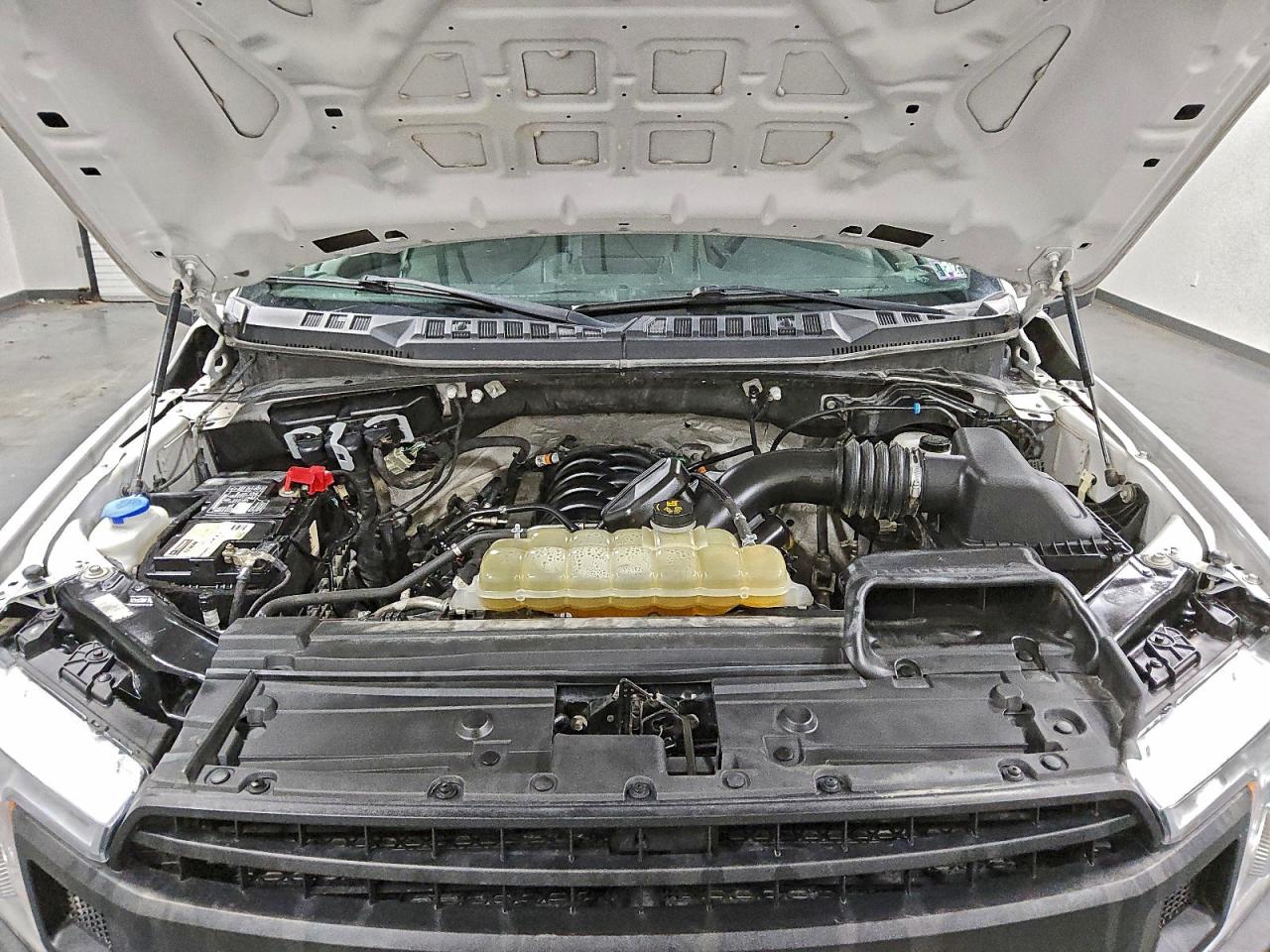 Ford F-150 Supercrew Image 11