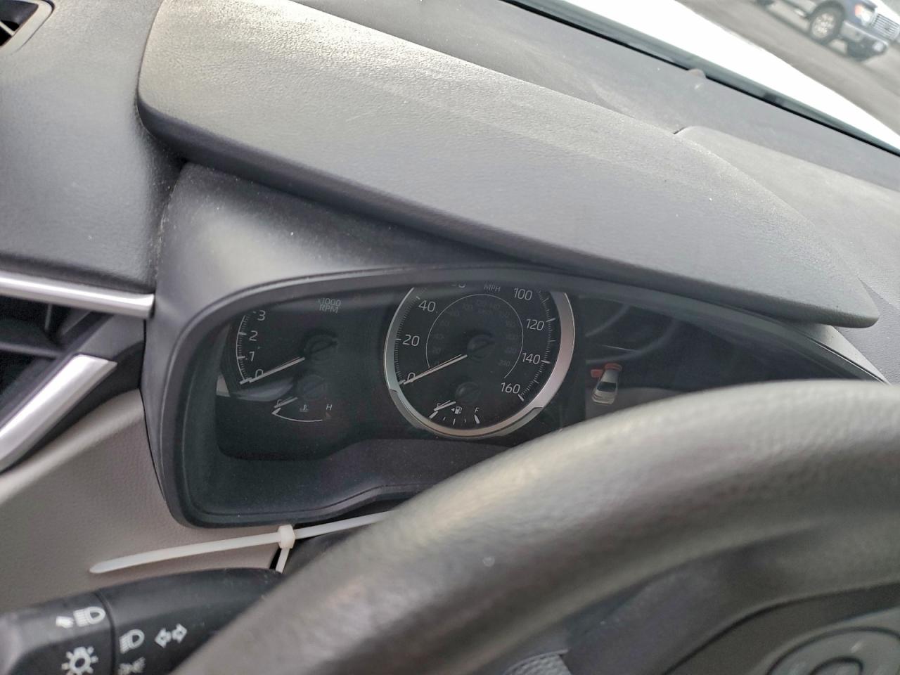 Toyota Corolla Le Image 12