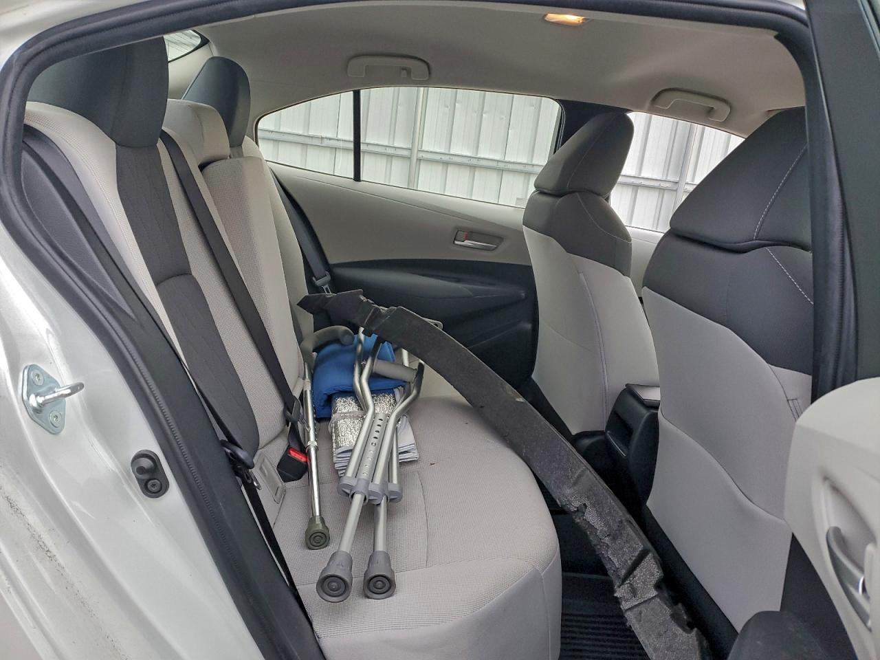 Toyota Corolla Le Image 9