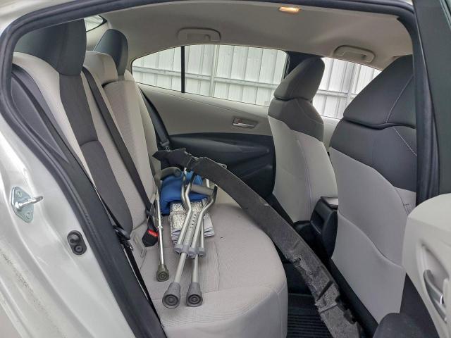 Toyota Corolla Le Image 9