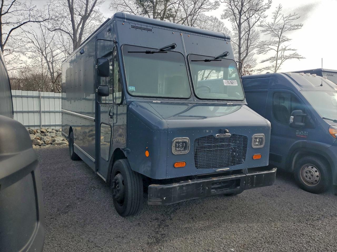 Freightliner Chassis M M Line Walk-in Van Image 11