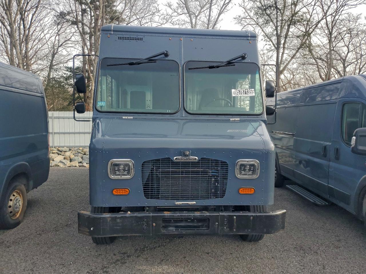 Freightliner Chassis M M Line Walk-in Van Image 2