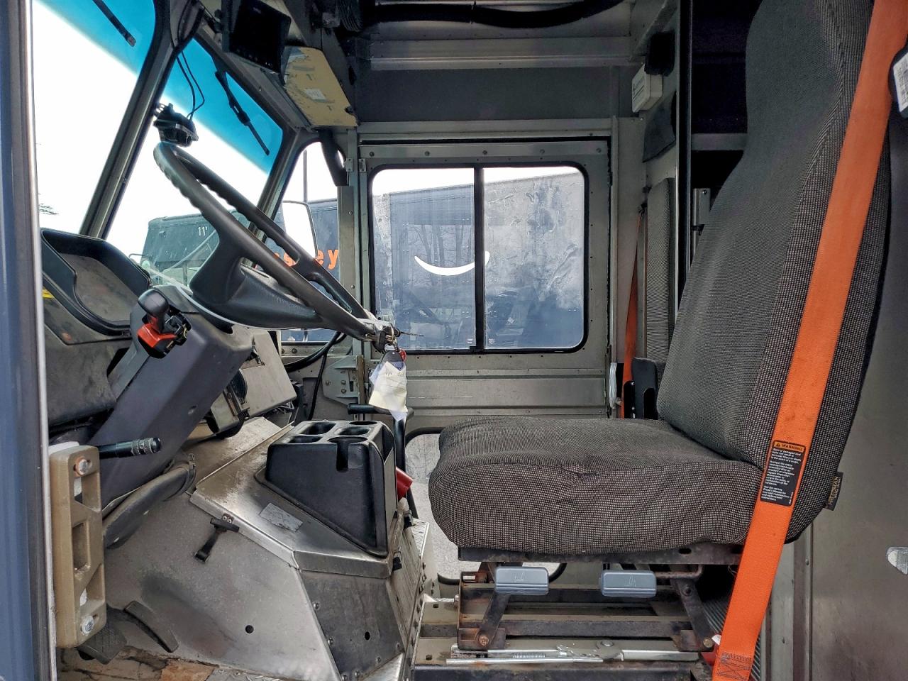 Freightliner Chassis M M Line Walk-in Van Image 6