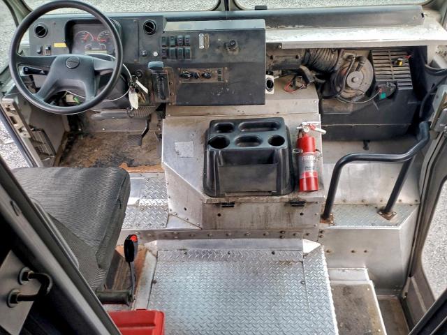 Freightliner Chassis M M Line Walk-in Van Image 5