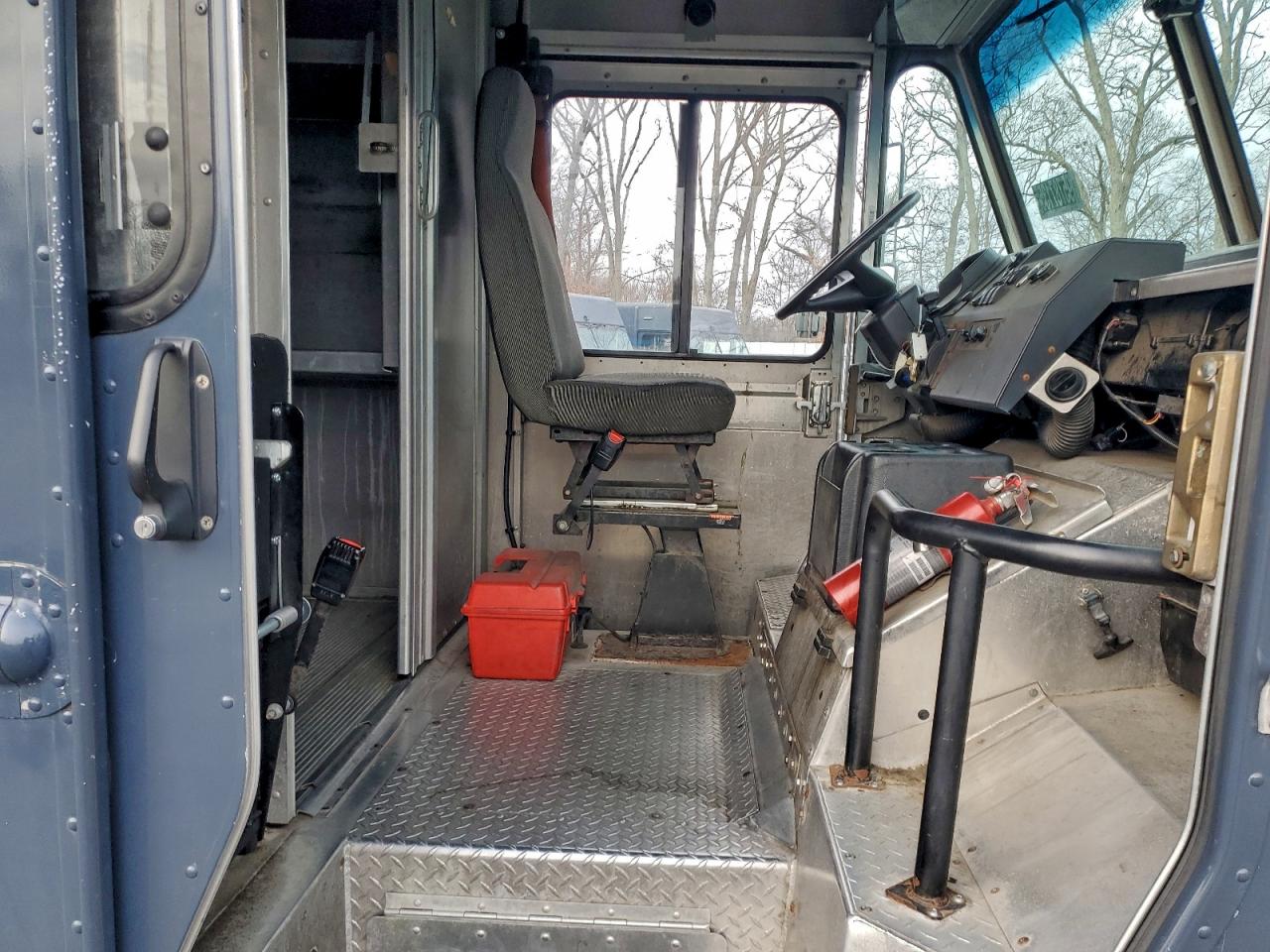 Freightliner Chassis M M Line Walk-in Van Image 7