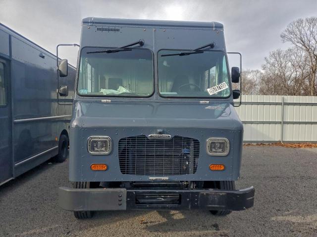 Freightliner Mt45 M Line Walk-in Van Image 4