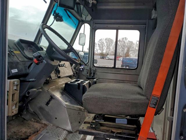 Freightliner Mt45 M Line Walk-in Van Image 3