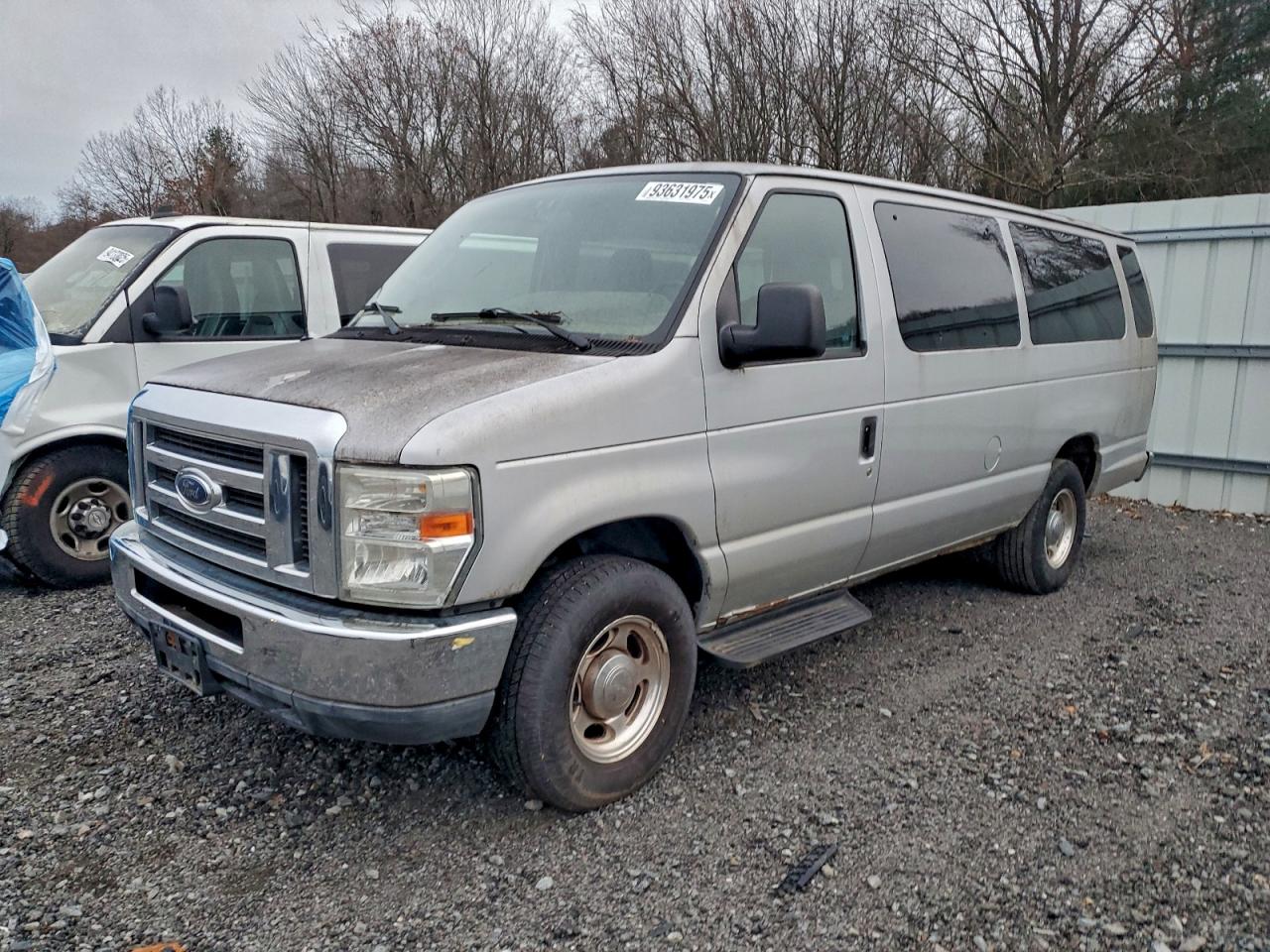 Ford Econoline E350 Super Duty Wagon Image 1