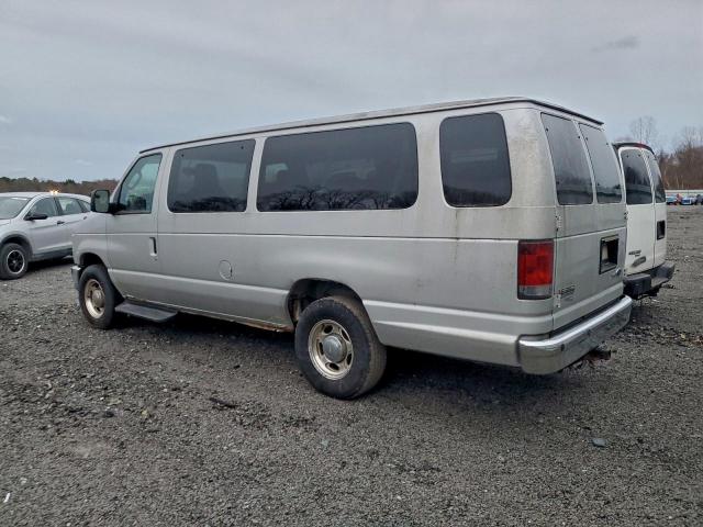 Ford Econoline E350 Super Duty Wagon Image 5