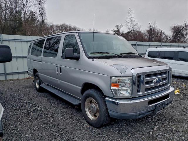 Ford Econoline E350 Super Duty Wagon Image 4