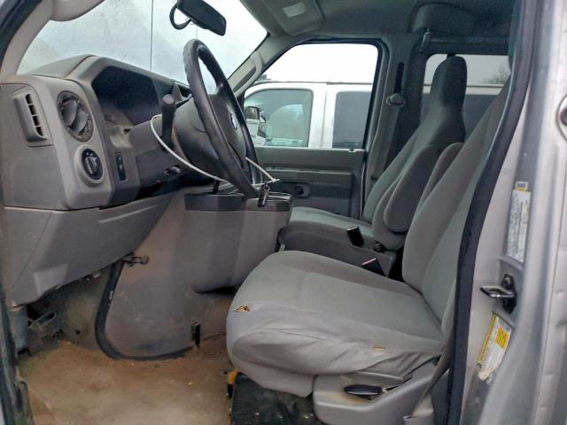 Ford Econoline E350 Super Duty Wagon Image 9