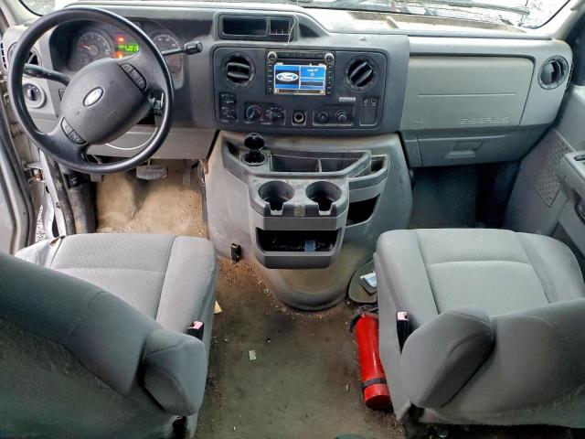 Ford Econoline E350 Super Duty Wagon Image 3