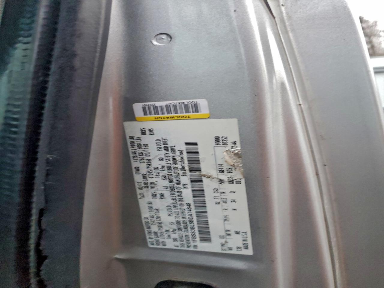 Ford Econoline E350 Super Duty Wagon Image 6