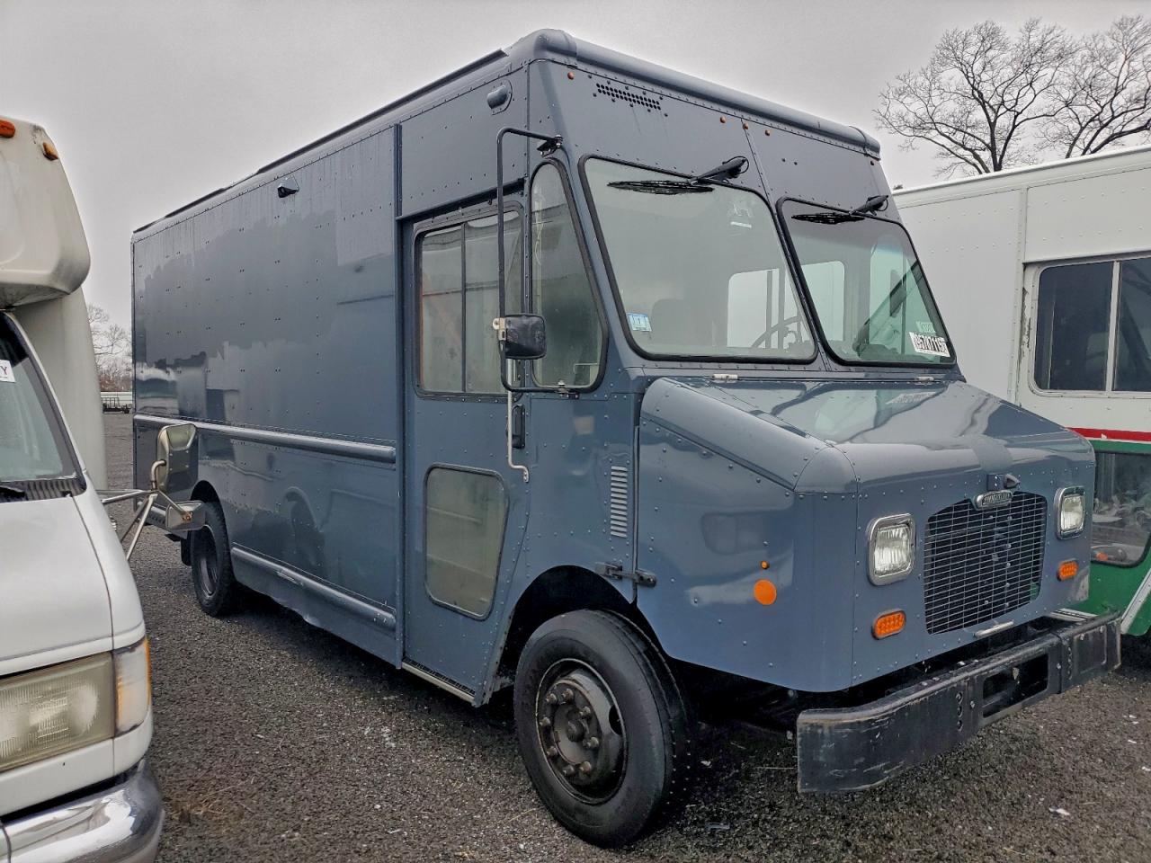 Freightliner Chassis M M Line Walk-in Van Image 4