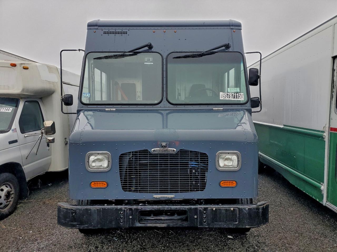 Freightliner Chassis M M Line Walk-in Van Image 3
