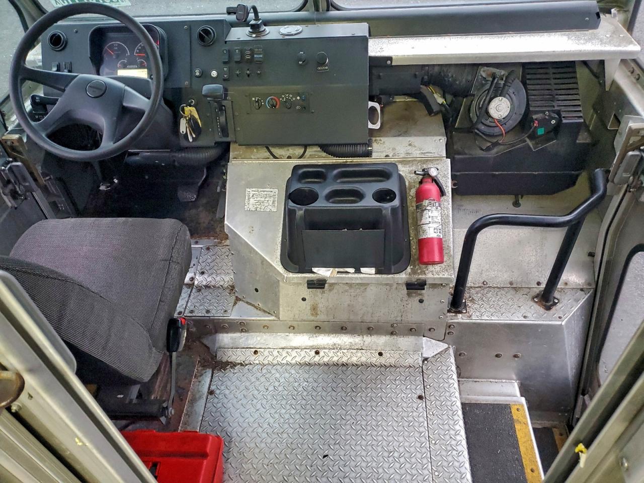 Freightliner Chassis M M Line Walk-in Van Image 12