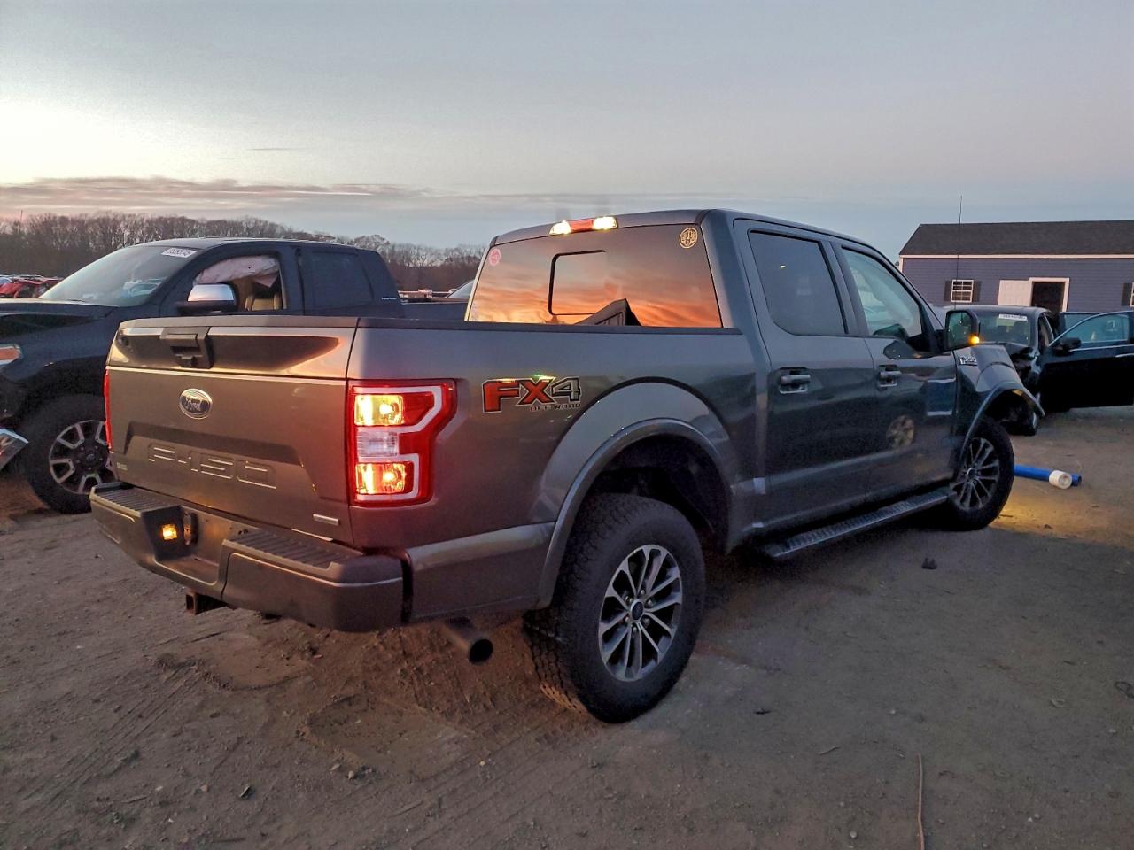 Ford F-150 Supercrew Image 4