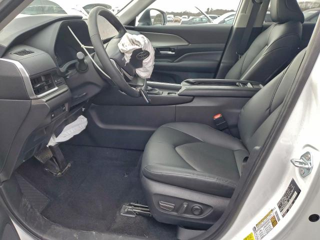 Toyota Grand High Xle Image 7