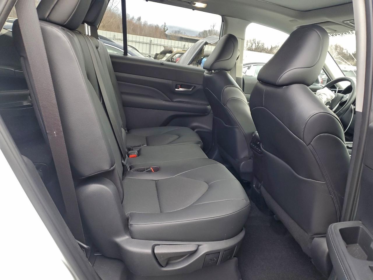 Toyota Grand High Xle Image 10