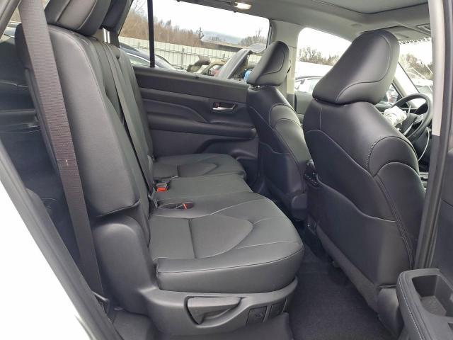 Toyota Grand High Xle Image 10