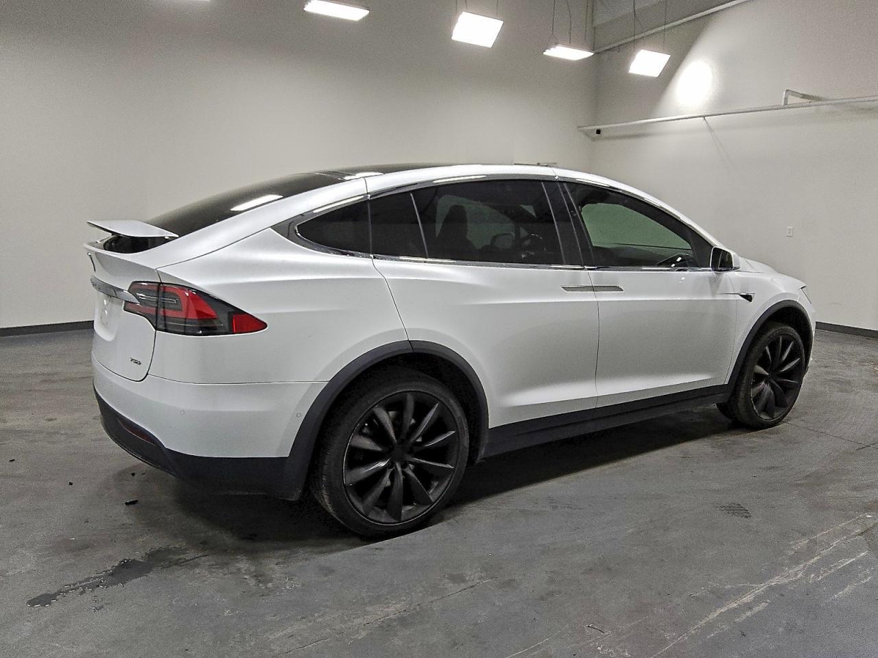 Tesla Model X Image 11