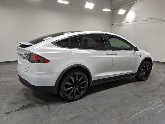 Tesla Model X Image 11