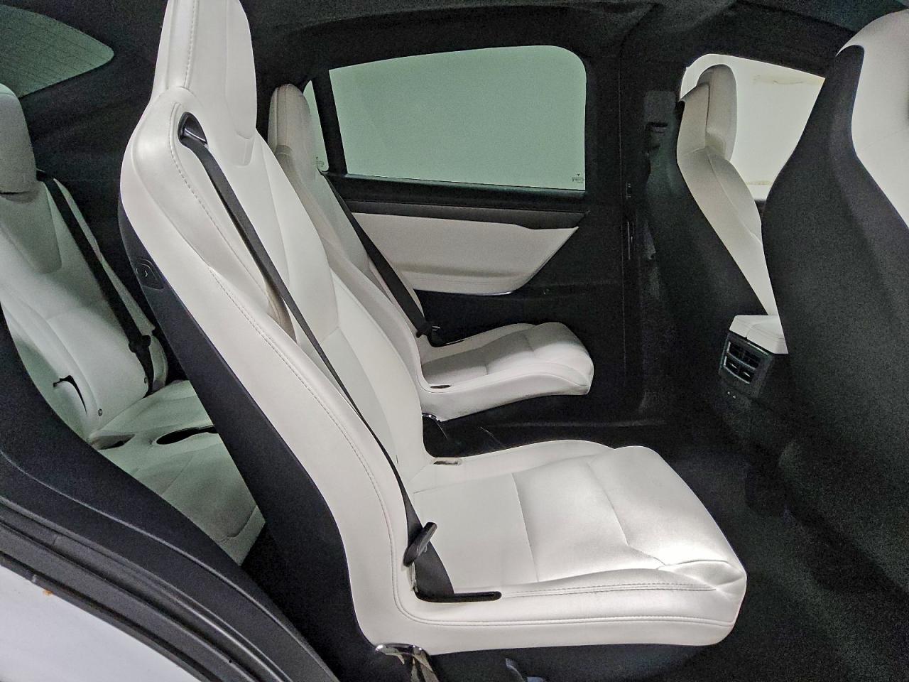 Tesla Model X Image 7