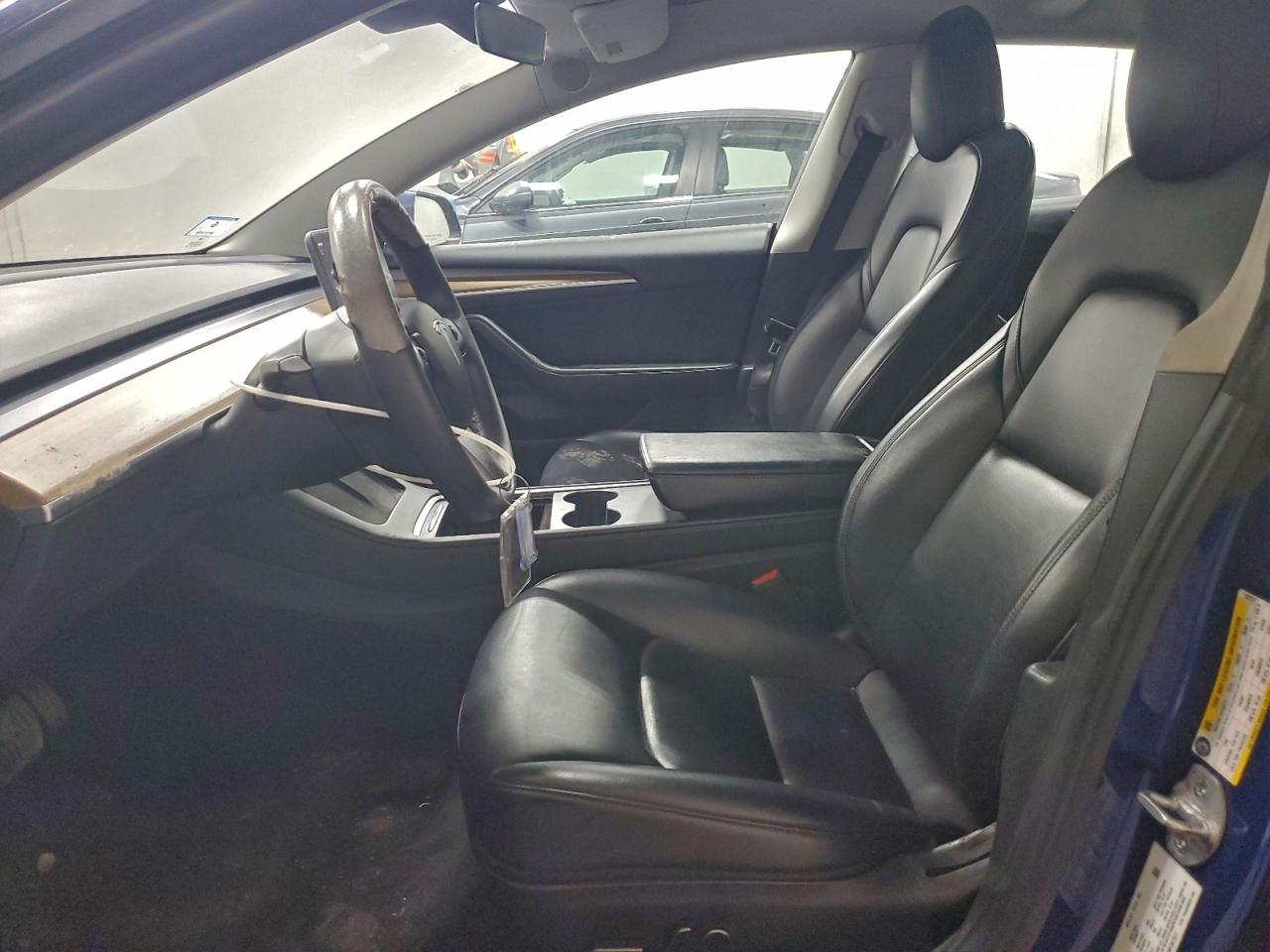 Tesla Model 3 Image 8