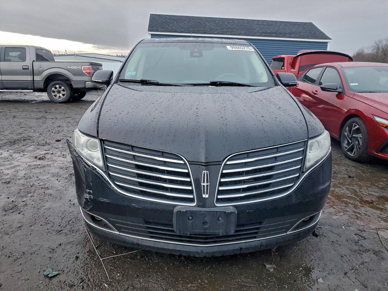 Lincoln MKT Image 7