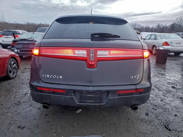 Lincoln MKT Image 9