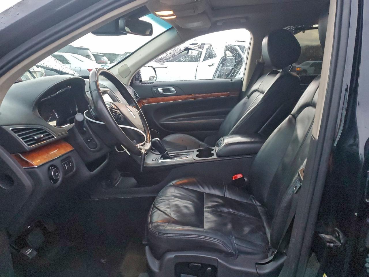 Lincoln MKT Image 12