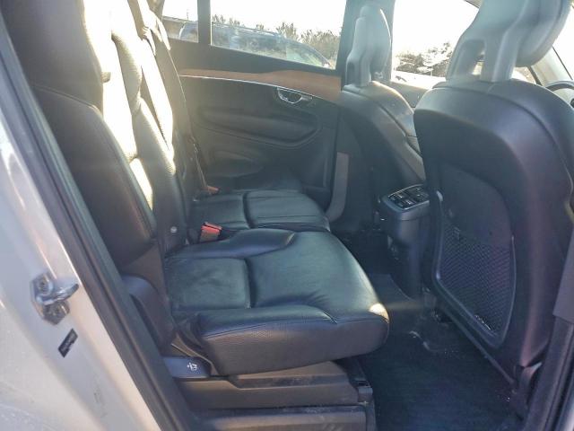 Volvo XC90 T6 Momentum Image 12