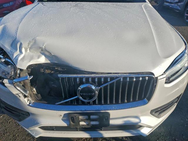 Volvo XC90 T6 Momentum Image 11