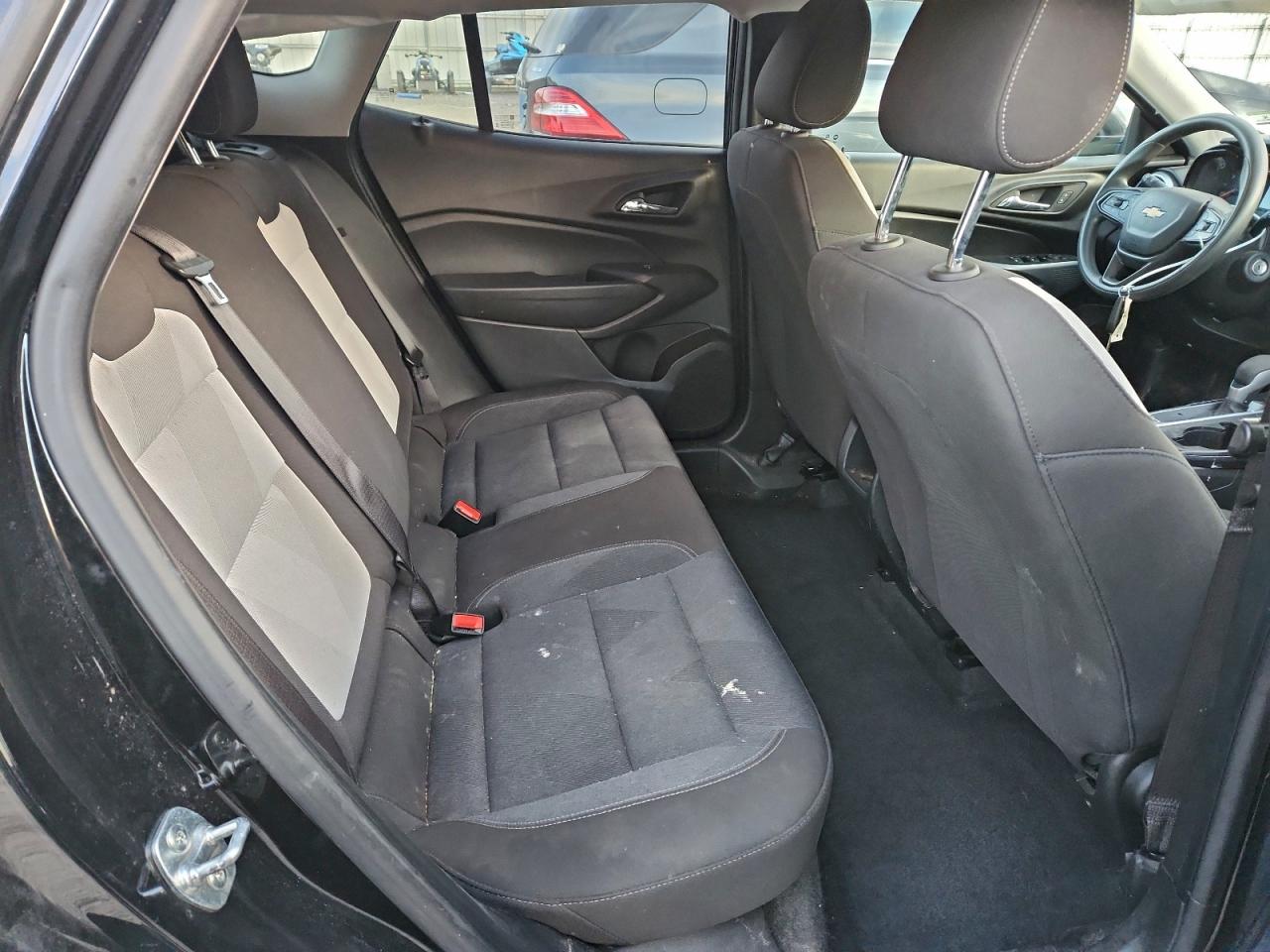 Chevrolet Trax Ls Image 7