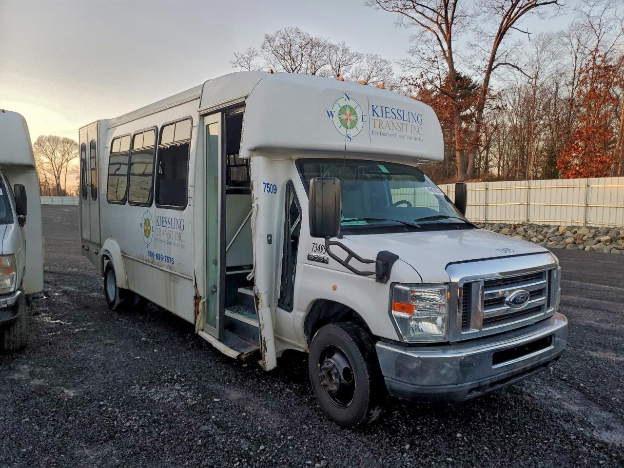 Ford Econoline E450 Super Duty Cutaway Van Image 1