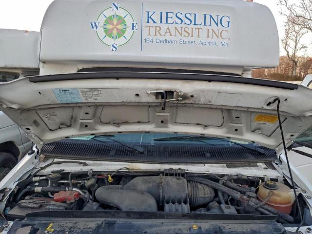 Ford Econoline E450 Super Duty Cutaway Van Image 10