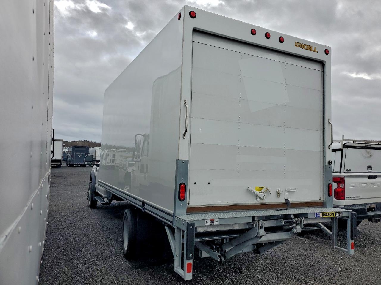 Ford F-450 Super Duty Image 2