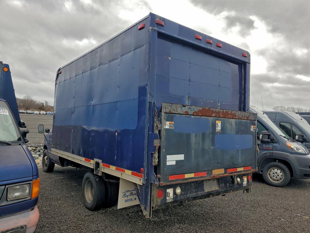 Ford Econoline E350 Cutaway Van Image 6