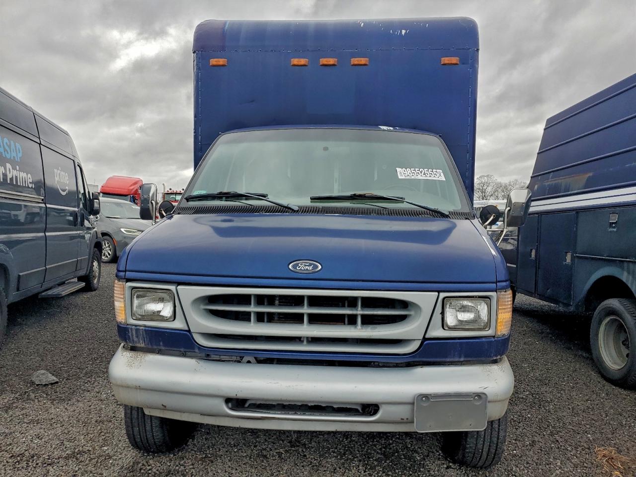 Ford Econoline E350 Cutaway Van Image 4