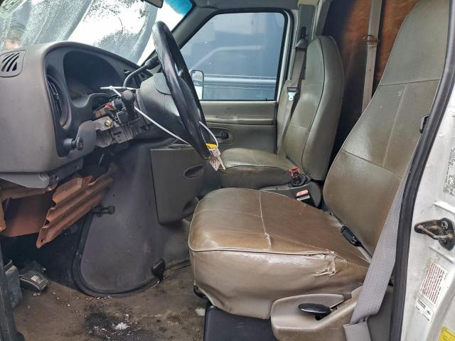 Ford Econoline E350 Cutaway Van Image 5