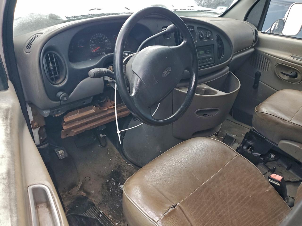 Ford Econoline E350 Cutaway Van Image 8