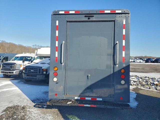 Freightliner Mt45 M Line Walk-in Van Image 3