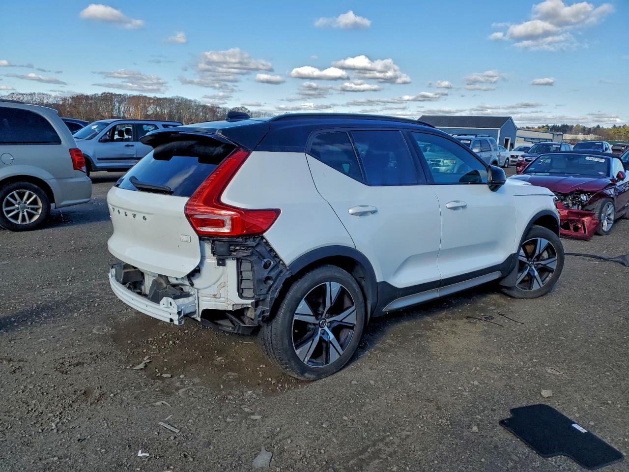 Volvo XC40 Recharge Image 2