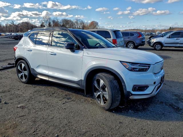 Volvo XC40 Recharge Image 4